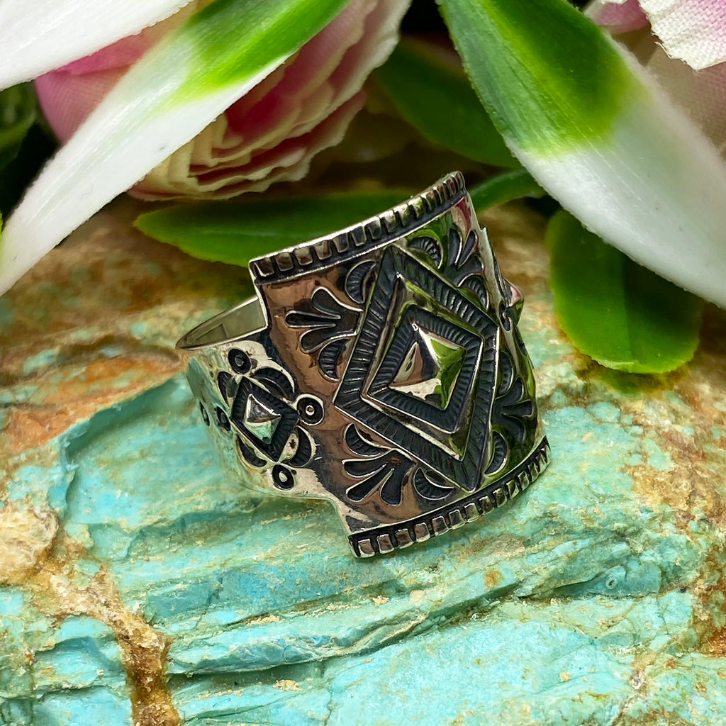 Desert Shield Engraved Ring
