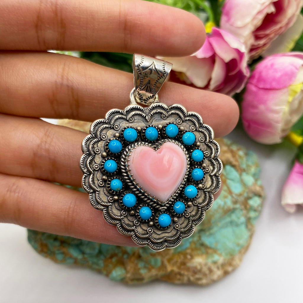 Queen’s Heart Conch & Turquoise Pendant