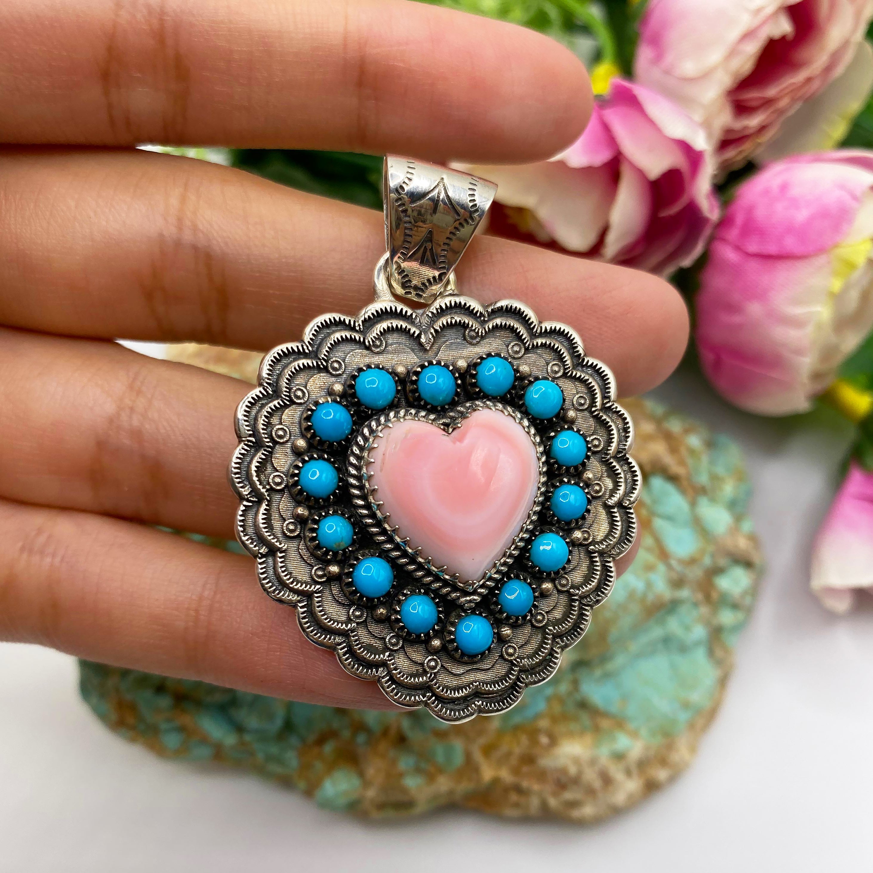 Queen’s Heart Conch & Turquoise Pendant