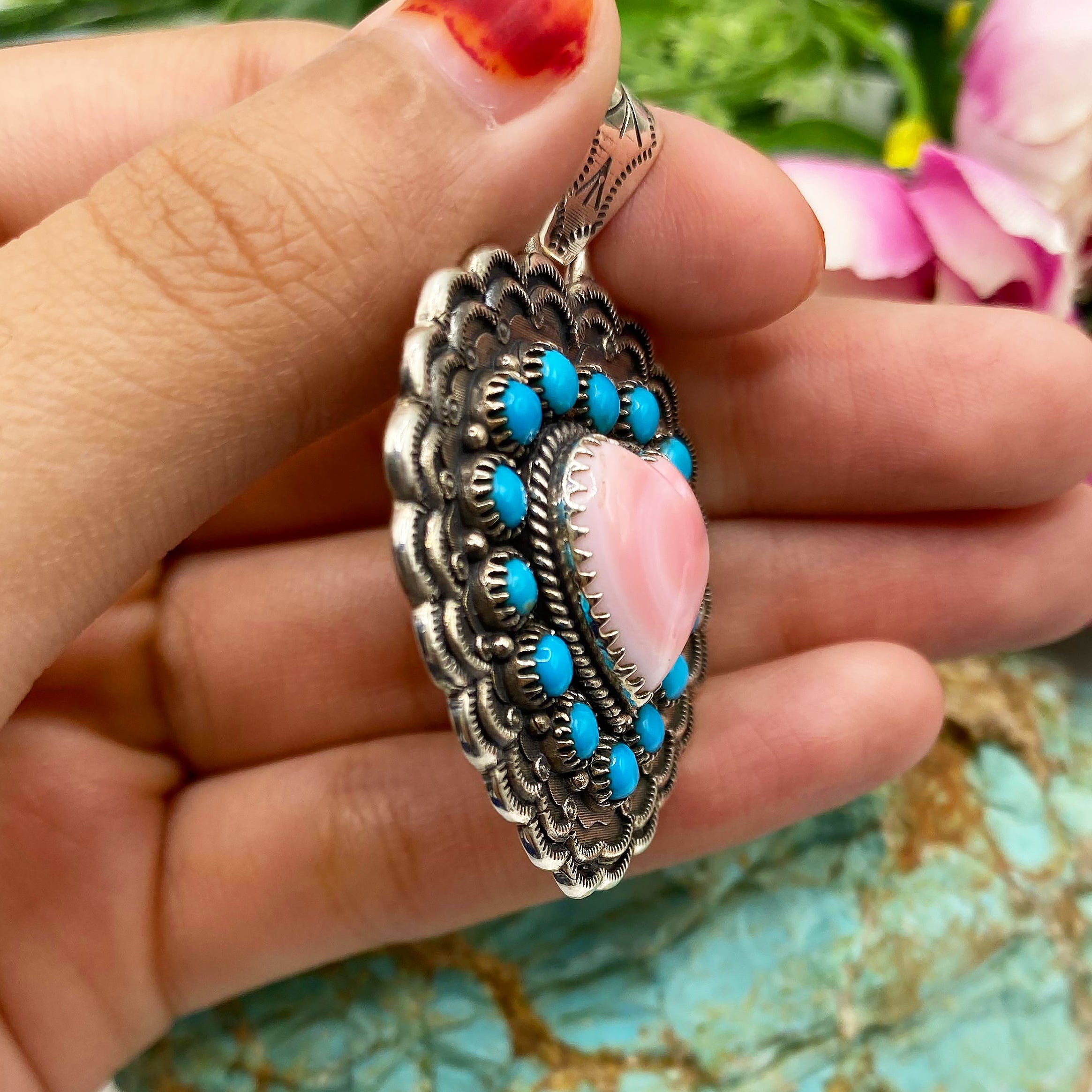 Queen’s Heart Conch & Turquoise Pendant