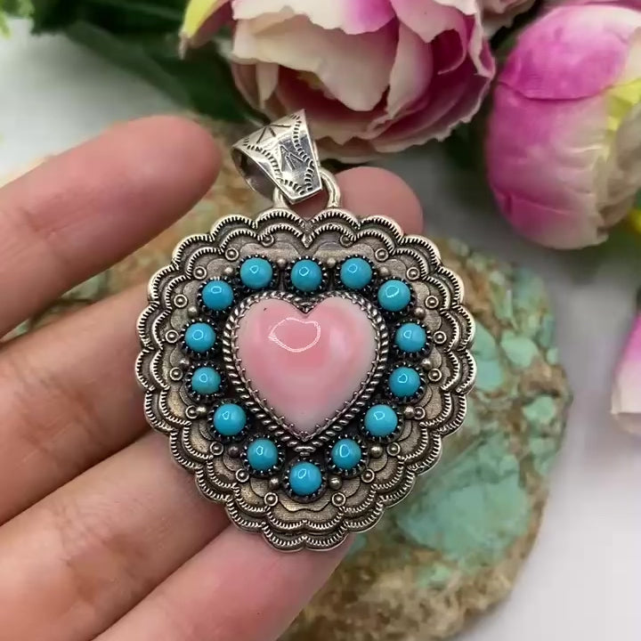 Queen’s Heart Conch & Turquoise Pendant